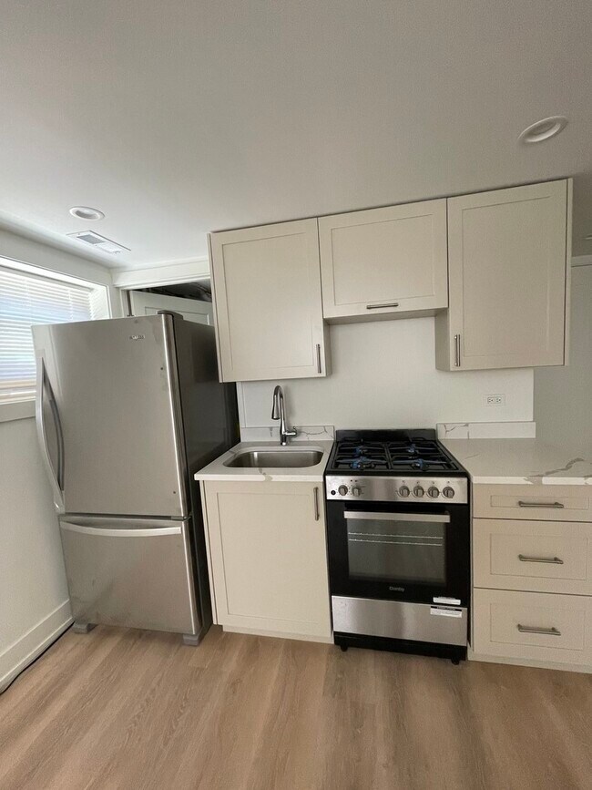 Photo - 3659 W Eddy St Unit GR