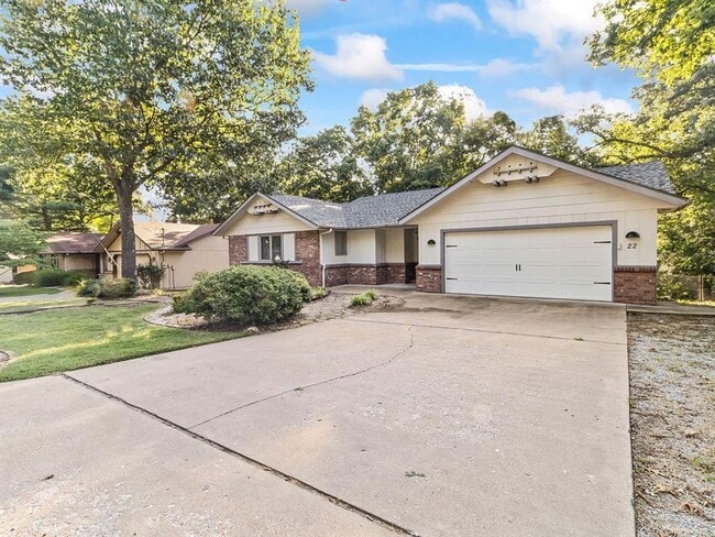 Photo - 22 Tavistock Dr