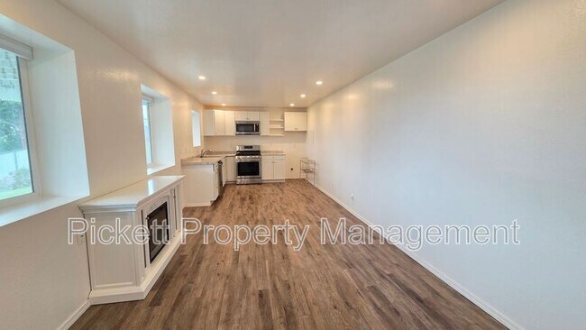 Photo - 307 E 30th St