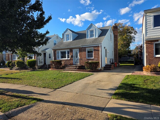 Building Photo - 220 Raff Ave
