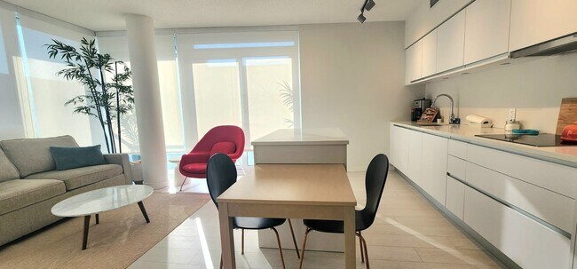 Photo - 180 2nd Av E