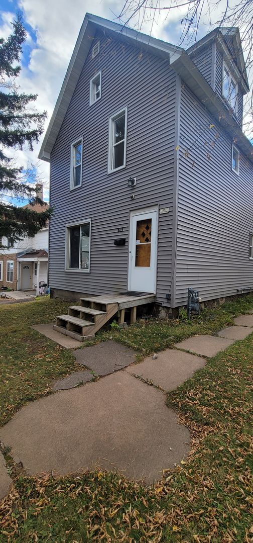 Building Photo - 4 Bedroom 2 Bath - Single Family Home