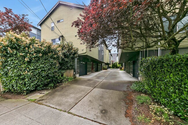 Cheery & Bright Columbia City Townhome - Cheery & Bright Columbia City Townhome