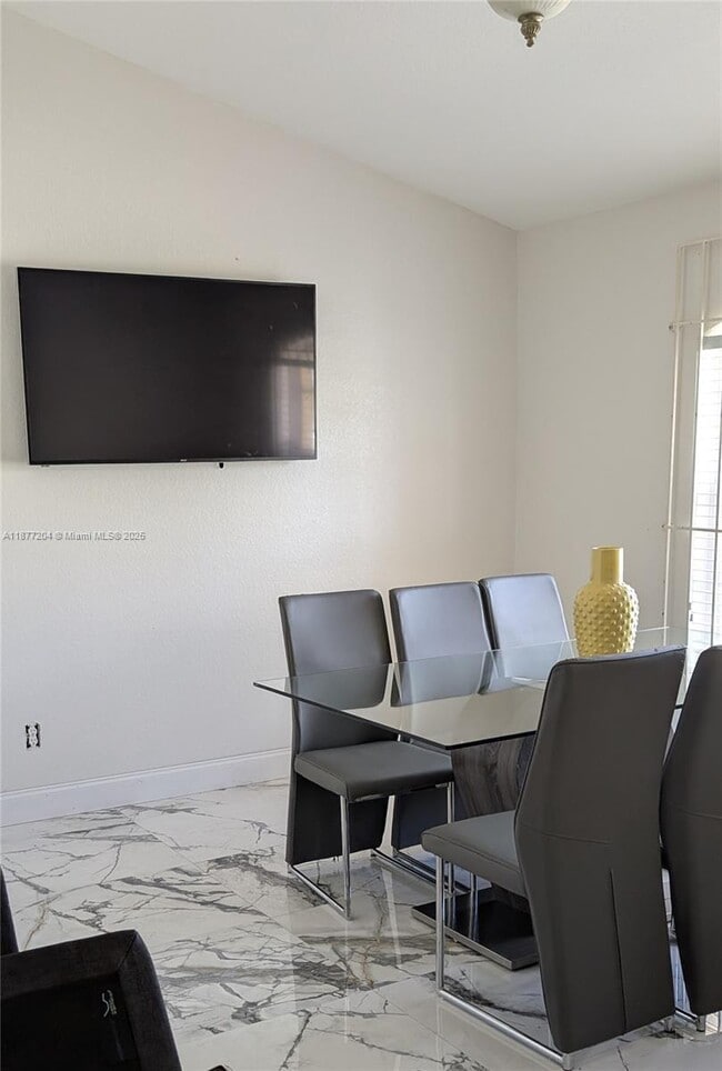 Photo - 612 Columbus Blvd S