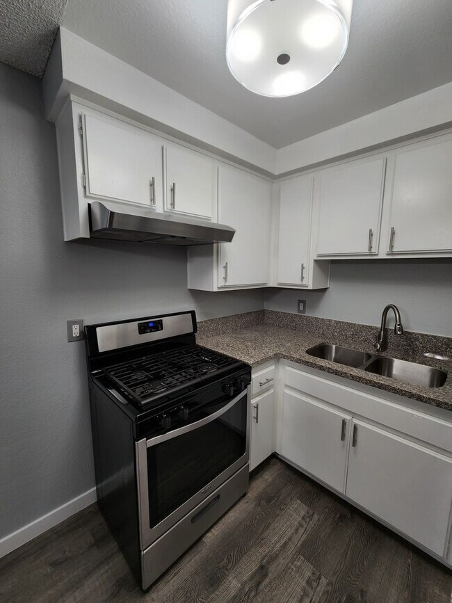 Photo - 12521 Grevillea Avenue