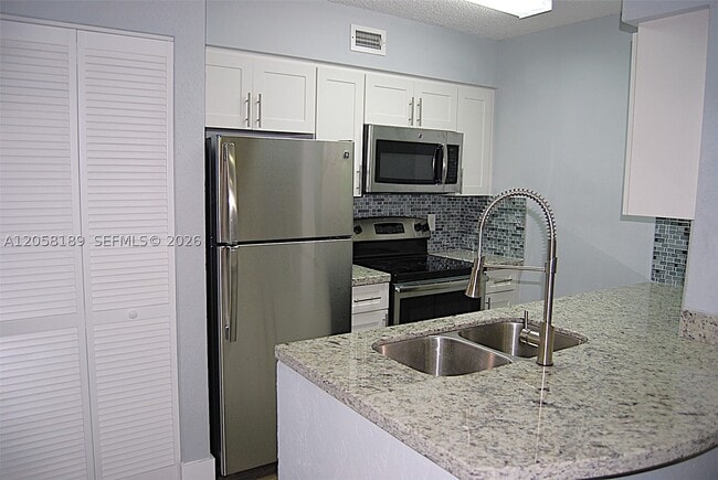 Photo - 2803 N Oakland Forest Dr Unit 108