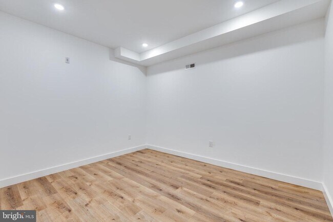 Photo - 2360 N 6th St