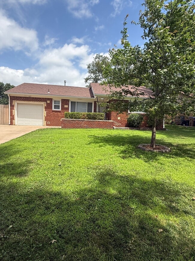 Photo - 612 E Walnut St