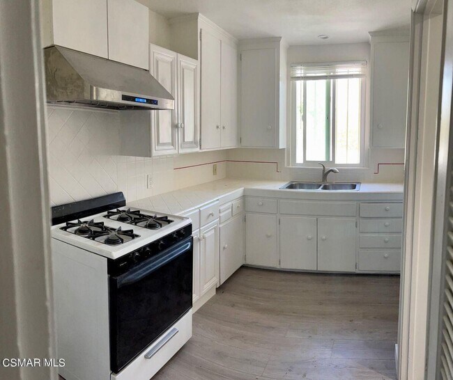 Photo - 5728 Hazeltine Ave