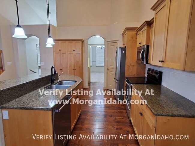 2330 W Trestle Dr