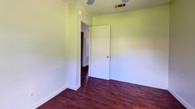 Photo - 210 Jackman St