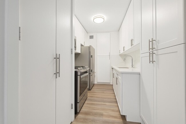 Photo - 1735 York Ave Unidad PH35D