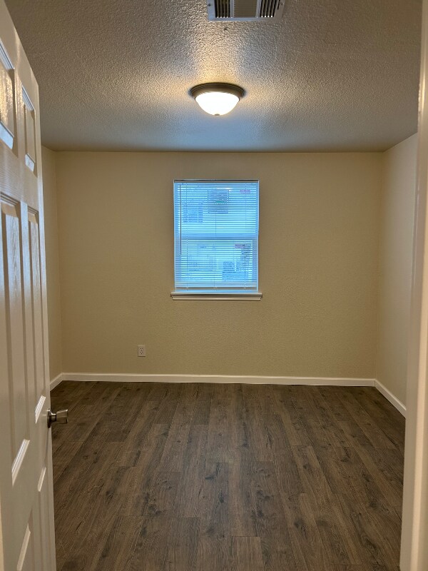 Photo - 2600 Harwood St