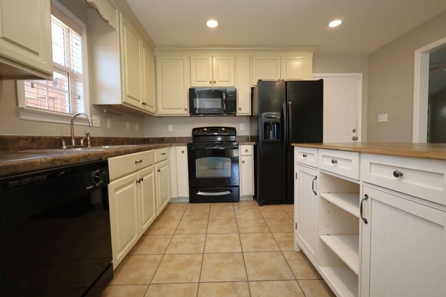 Photo - 1823 Hazel Dr