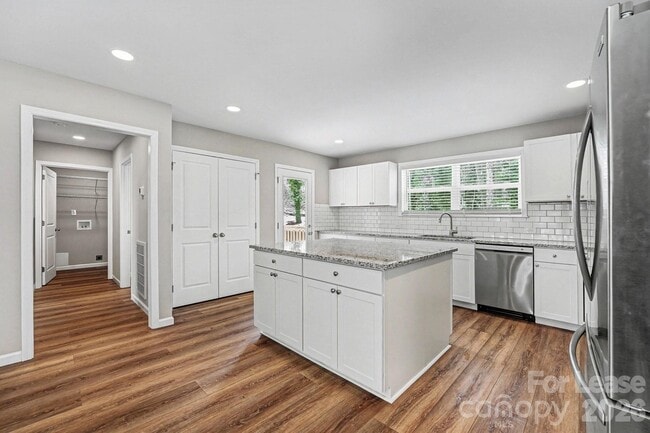 Photo - 931 E Front St