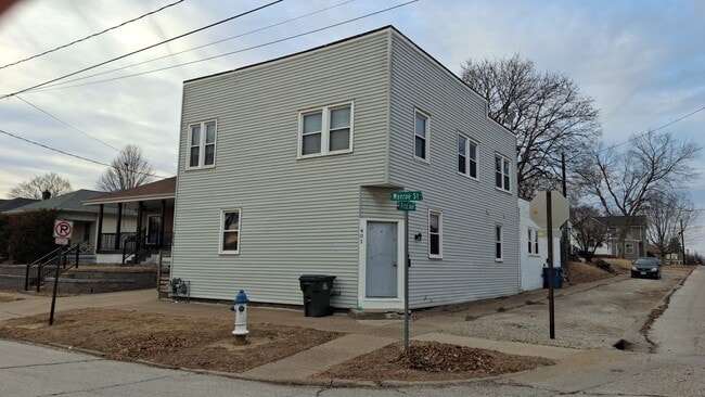 Building Photo - 401 Monroe St Unit 401 Monroe