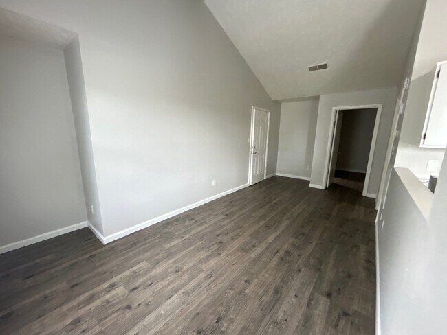 Photo - 21 Brianfield Cv Unit D