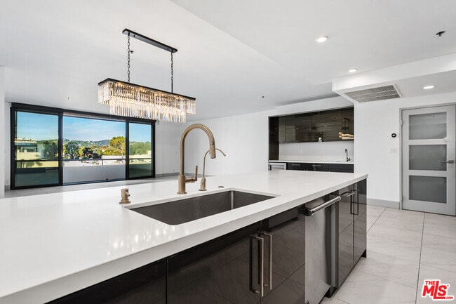 Building Photo - 10660 Wilshire Blvd Unit 804