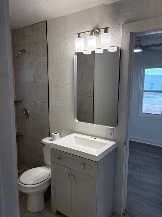 Photo - 608 N Bell St