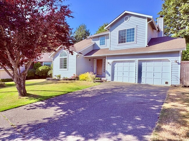 Building Photo - Stunning 4 Bedroom/2.5 bath- Move-In Ready Home with Private Backyard