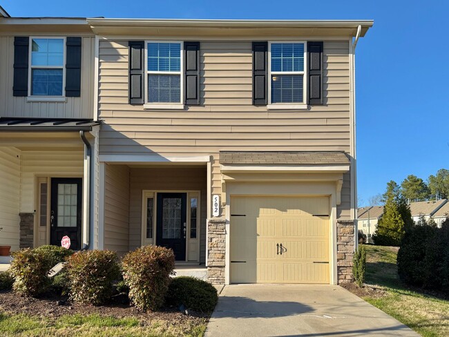 Building Photo - Updated 3BR Townhome | Community Pool, Gym, Pickleball, & Tennis Courts | Easy RTP Access