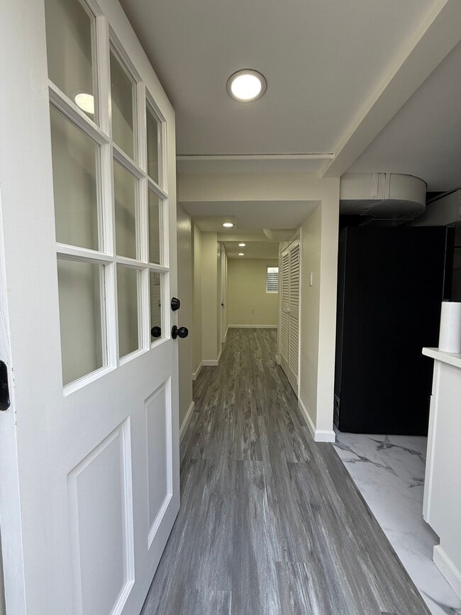 4221 71st Ave Unidad Basement