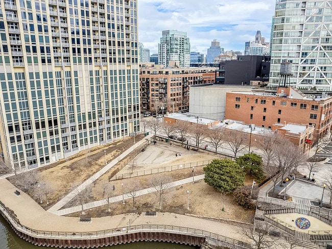 Photo - 700 N Larrabee St Unidad 1504