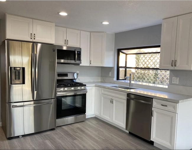 5539-5541 Dorothy Drive