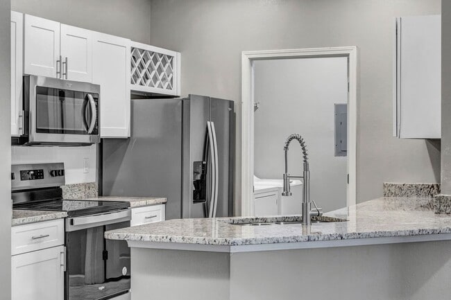 Building Photo - Village Walk Rental