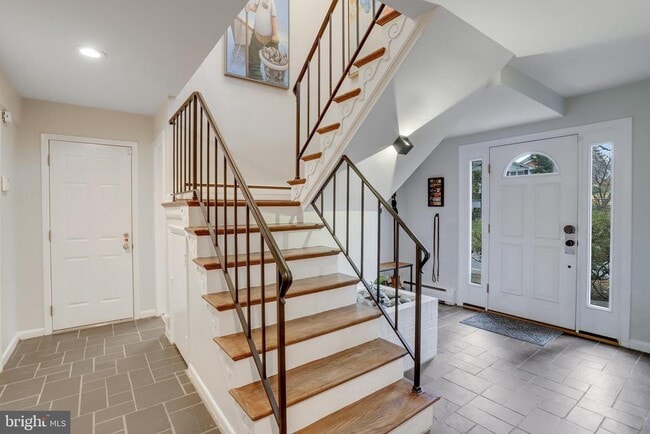 Photo - 3710 Lorcom Ln