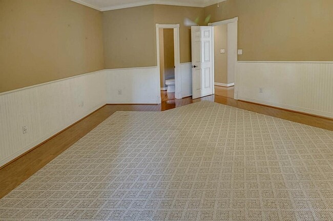 Building Photo - 58 Lake Rd