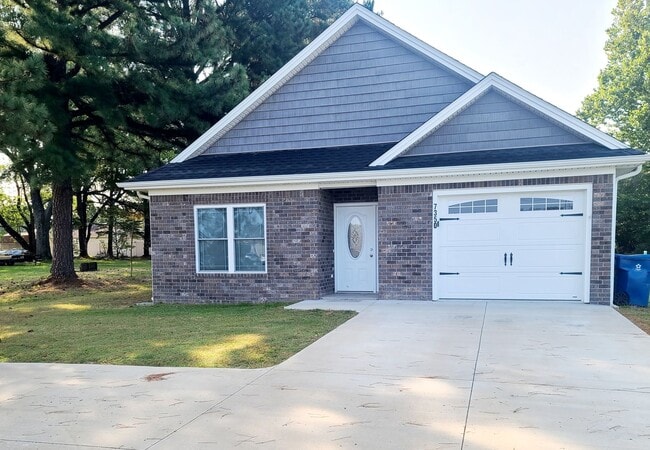Building Photo - The Blandville - 2 bedroom- 2 bath