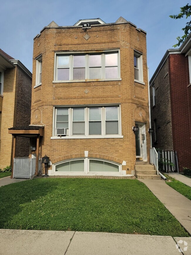 Building Photo - 132 S Austin Blvd Rental