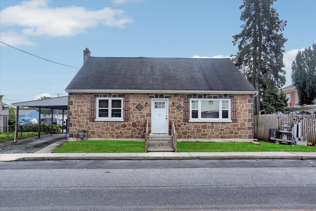 Photo - 28 E Willow St