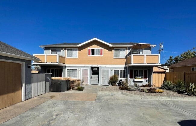 Building Photo - Alvarado Condos Unit 4