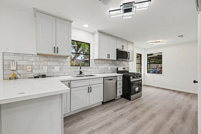 Photo - 7607 Grape St