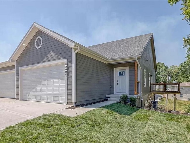 Building Photo - 8260 Sunset Dr Rental