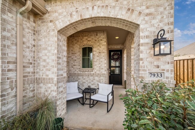 Photo - 7933 Spring Run Dr