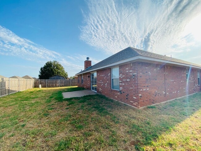 Photo - Freshly remodeled, 4 bed, 2 bath house in Mustang