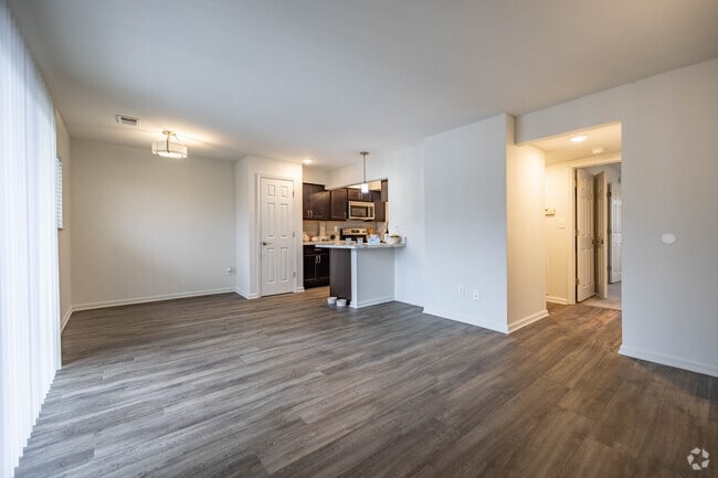 2BR, 1BA - 786SF - Living Room - Colonial Gardens