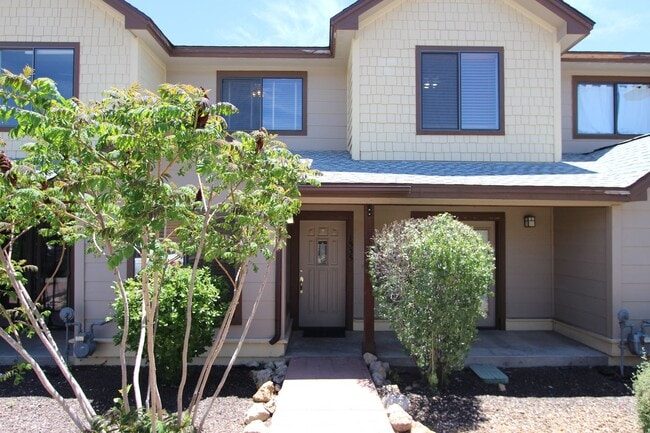 1535 E Payton Wy
