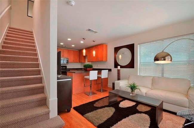 Photo - 711 W 32nd St Unidad 101