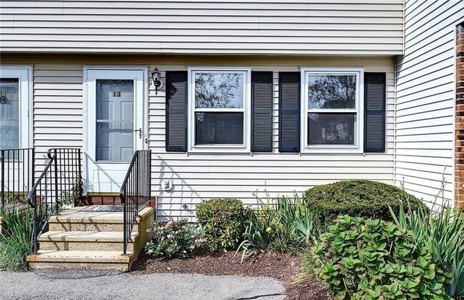 Photo - 13 Allspice Ln Unit 13