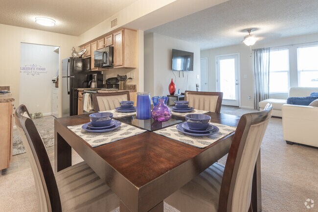 2BR,2BA,-995SF - Ashbrook Apartments