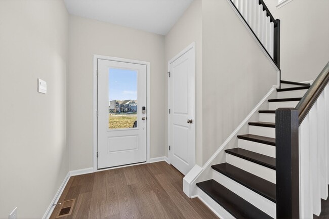 Photo - 462 Herringbone Wy