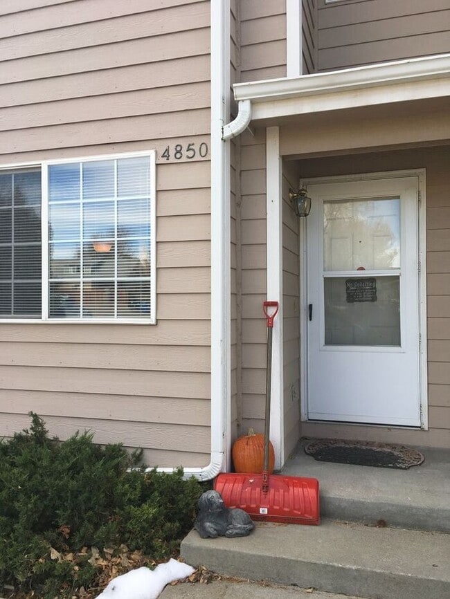 Photo - 2 Bed 1.5 Bath Townhouse End Unit in North Central Loveland - Water/Sewer/Trash Included in Rent!