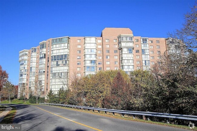 Building Photo - 3210 N Leisure World Blvd Unit 211 Rental