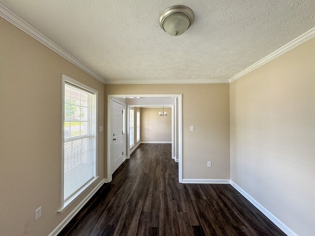 Photo - 800 Connaly Dr