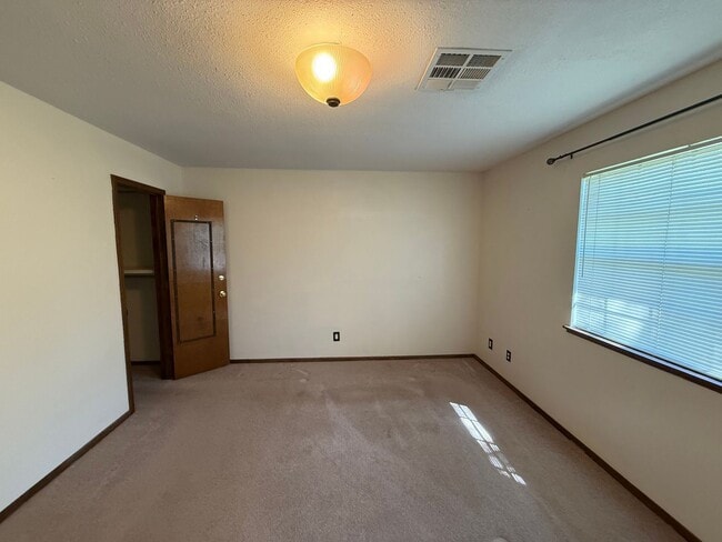 Photo - 2712 Spitz St