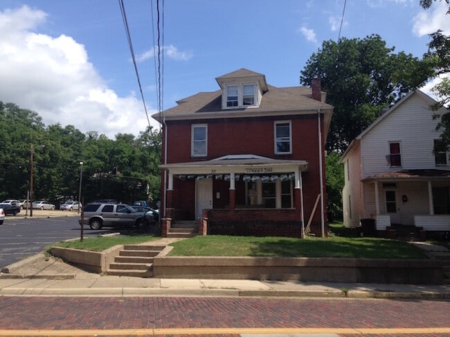 30 E Carpenter St